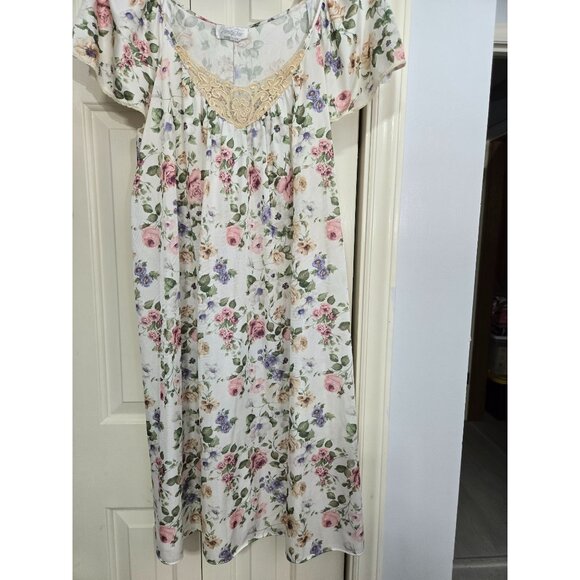 Vintage Vanity Fair Floral Nightgown With Lace Detail Short Sleeves White Multic - Picture 2 of 4